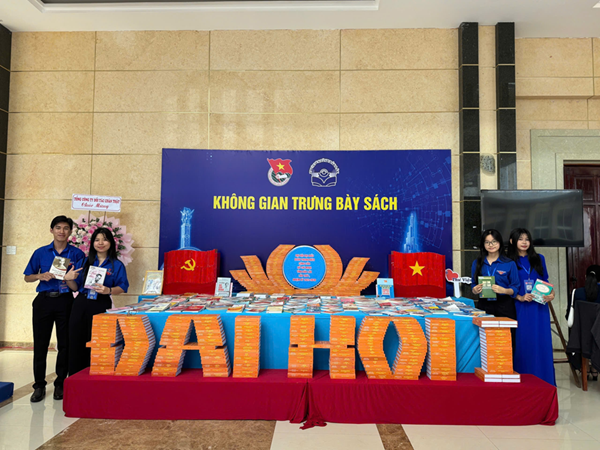 "Không gian trưng bày sách" - Chào mừng Đại hội đại biểu  Đoàn TNCS Hồ Chí Minh tỉnh Đắk Lắk lần thứ I, nhiệm kỳ 2025-2030
