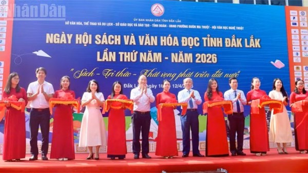 Đấu tranh bảo vệ nền tảng tư tưởng của Đảng: Lan tỏa tri thức chính thống, góp phần nâng cao nhận thức chính trị từ cơ sở