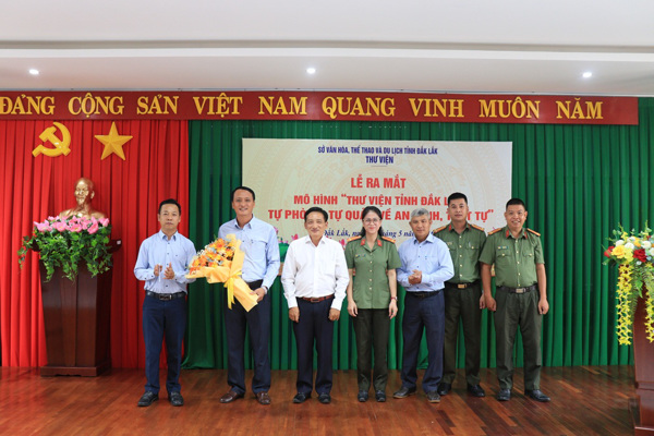THƯ VIỆN TỈNH ĐẮK LẮK RA MẮT MÔ HÌNH “TỰ PHÒNG, TỰ QUẢN VỀ AN NINH, TRẬT TỰ”
