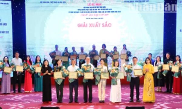 Thư viện tỉnh Đắk Lắk giới thiệu tác phẩm “Buôn Ma Thuột trận đánh lịch sử” đạt giải xuất sắc tại Liên hoan Cán bộ Thư viện toàn quốc Năm 2025