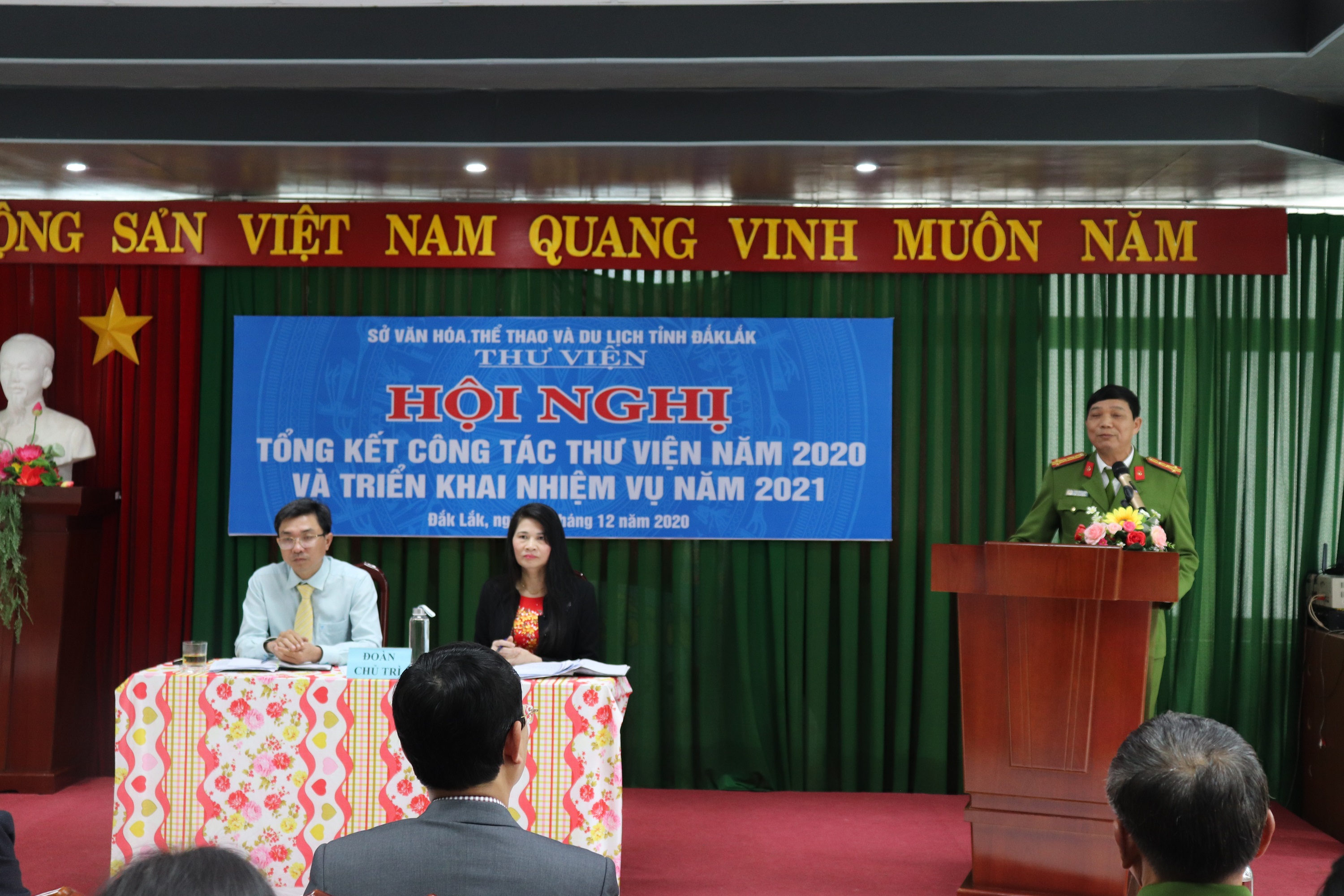 Đại hội nhận hoa chúc mừng của Đảng ủy Sở VHTT&DL