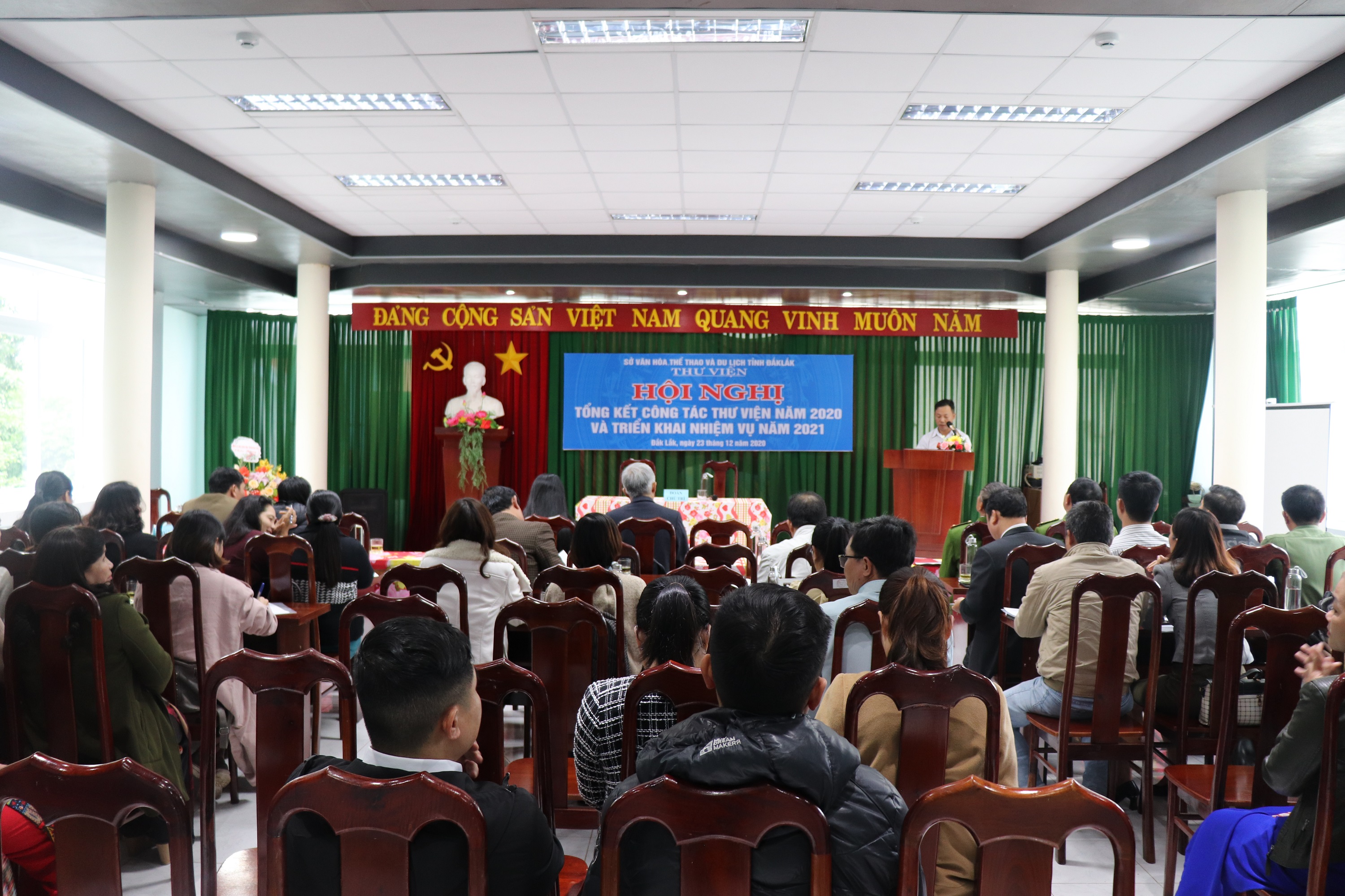 Đại hội nhận hoa chúc mừng của Đảng ủy Sở VHTT&DL